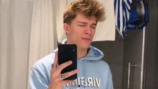 娱乐吃瓜解说声音,揭秘娱乐吃瓜解说界的“声音魔法师”